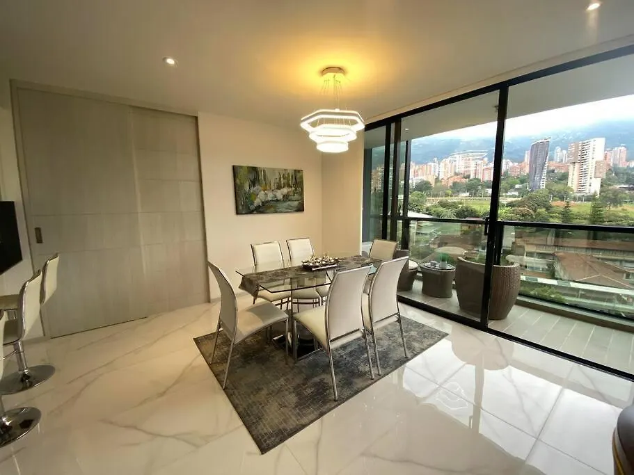 Luxury Apt! Guest Friendly! Great Location! Jacuzzi, Gym, Security! Medellin 0*,  Colombia