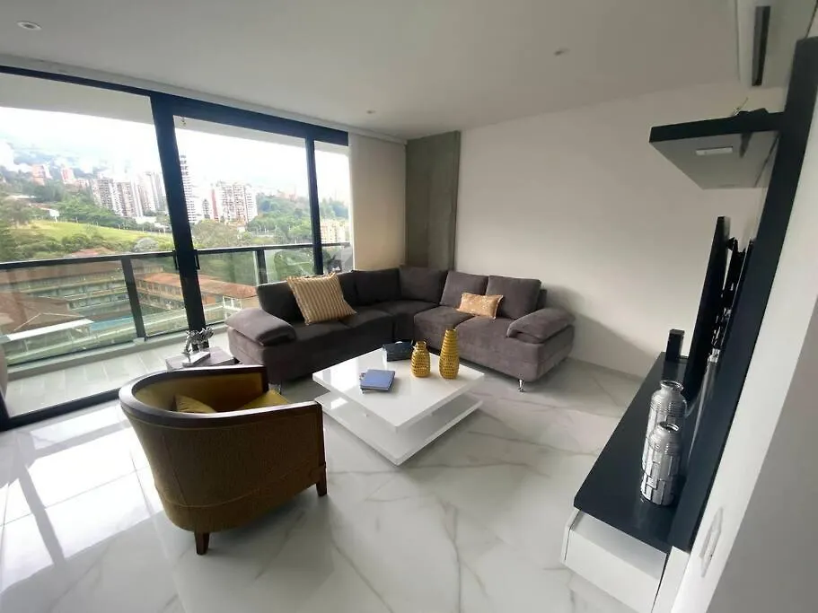 Luxury Apt! Guest Friendly! Great Location! Jacuzzi, Gym, Security! Medellin 0*,