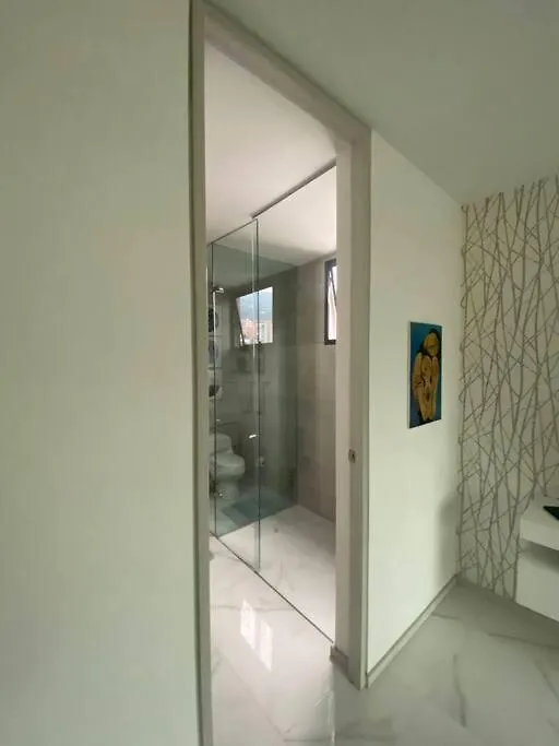 Luxury Apt! Guest Friendly! Great Location! Jacuzzi, Gym, Security! Medellin Colombia