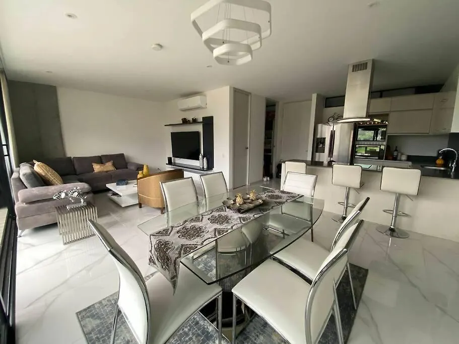 Luxury Apt! Guest Friendly! Great Location! Jacuzzi, Gym, Security! Medellin