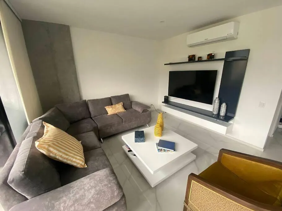 Luxury Apt! Guest Friendly! Great Location! Jacuzzi, Gym, Security! Medellin Apartment