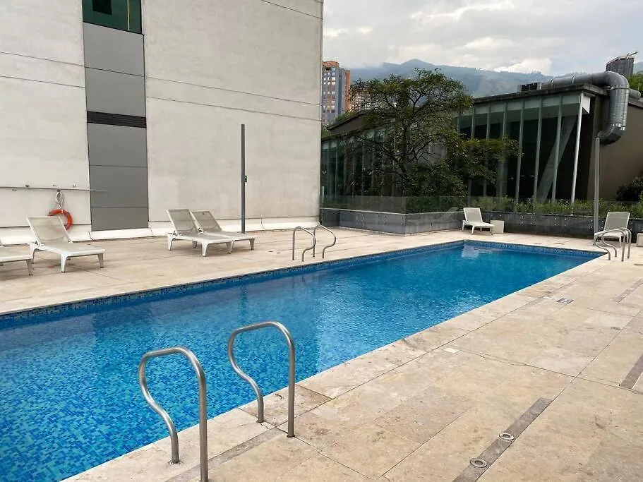 Luxury Apt! Guest Friendly! Great Location! Jacuzzi, Gym, Security! Medellin