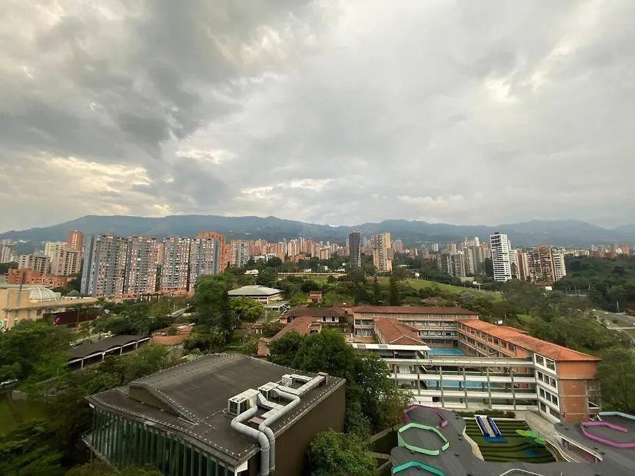 Luxury Apt! Guest Friendly! Great Location! Jacuzzi, Gym, Security! Medellin Apartment